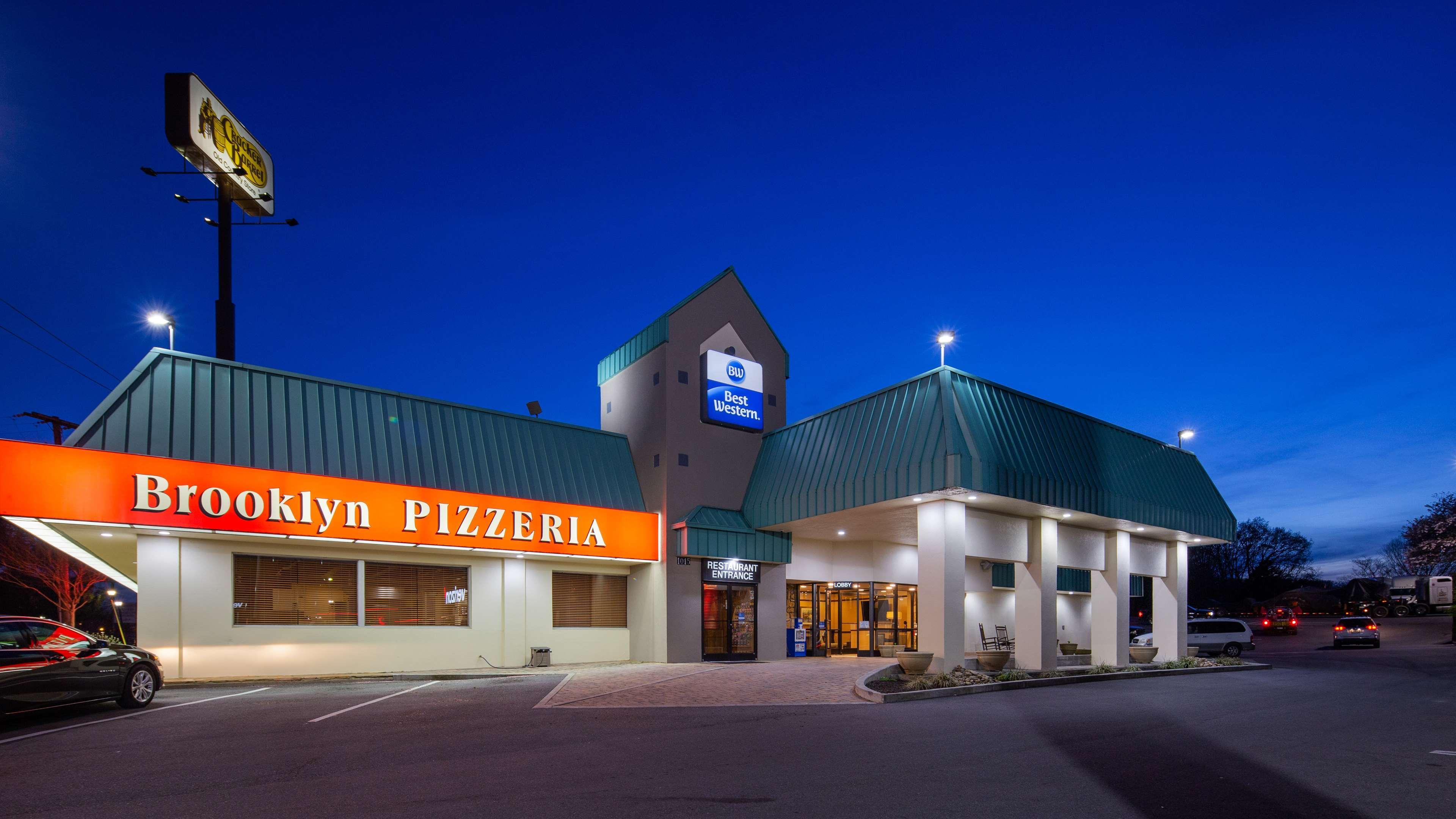 Best Western Newport Inn Bagian luar foto
