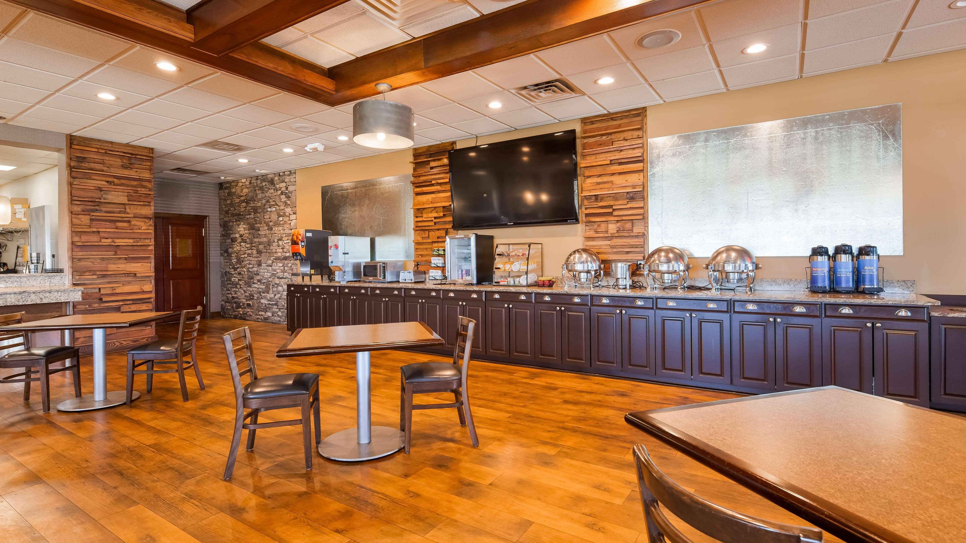 Best Western Newport Inn Bagian luar foto
