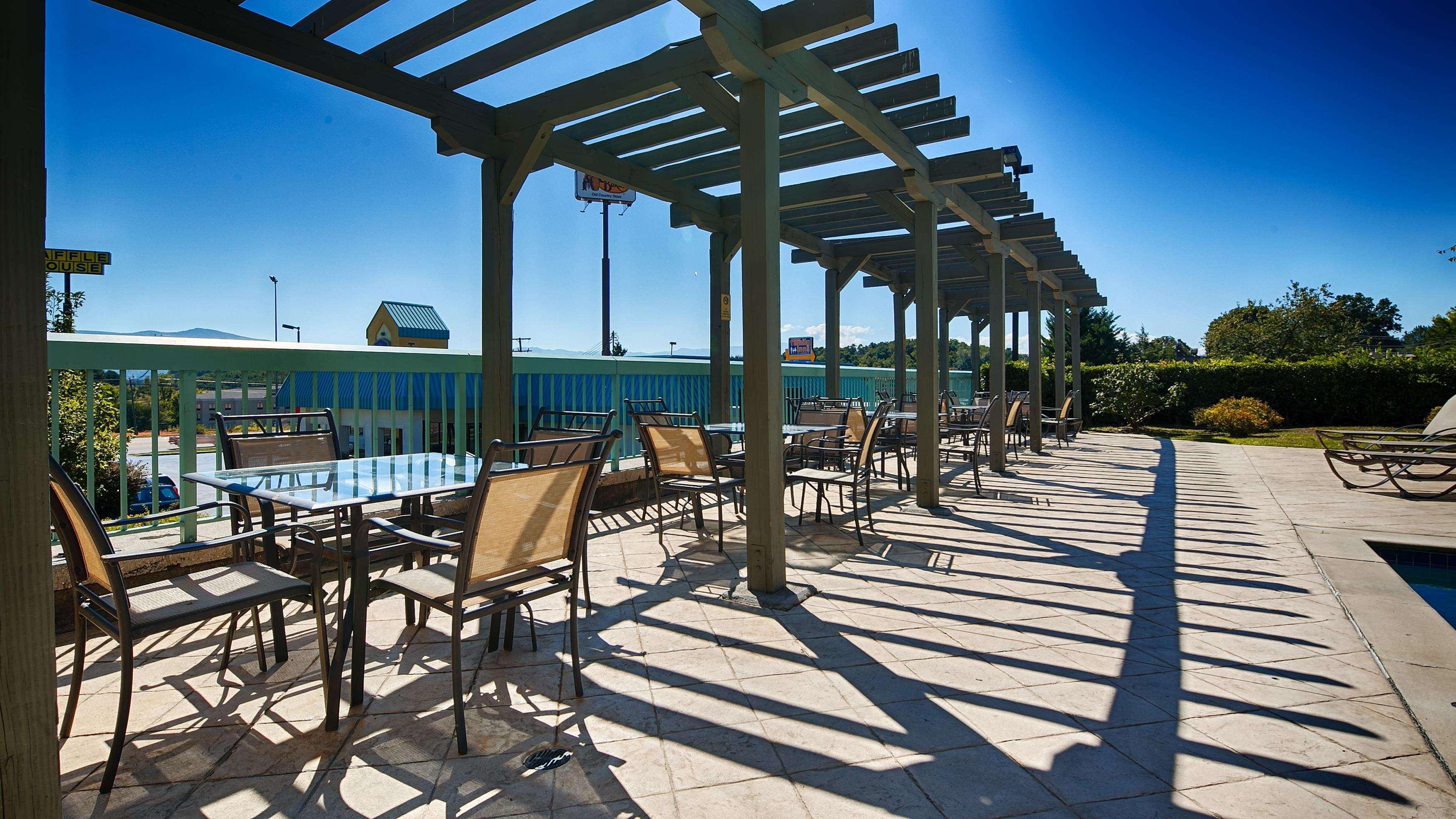Best Western Newport Inn Bagian luar foto