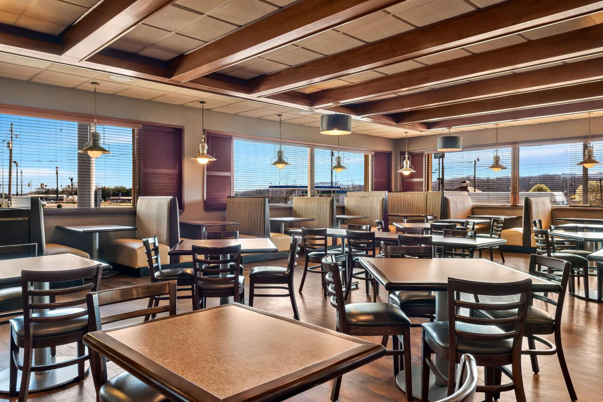 Best Western Newport Inn Bagian luar foto