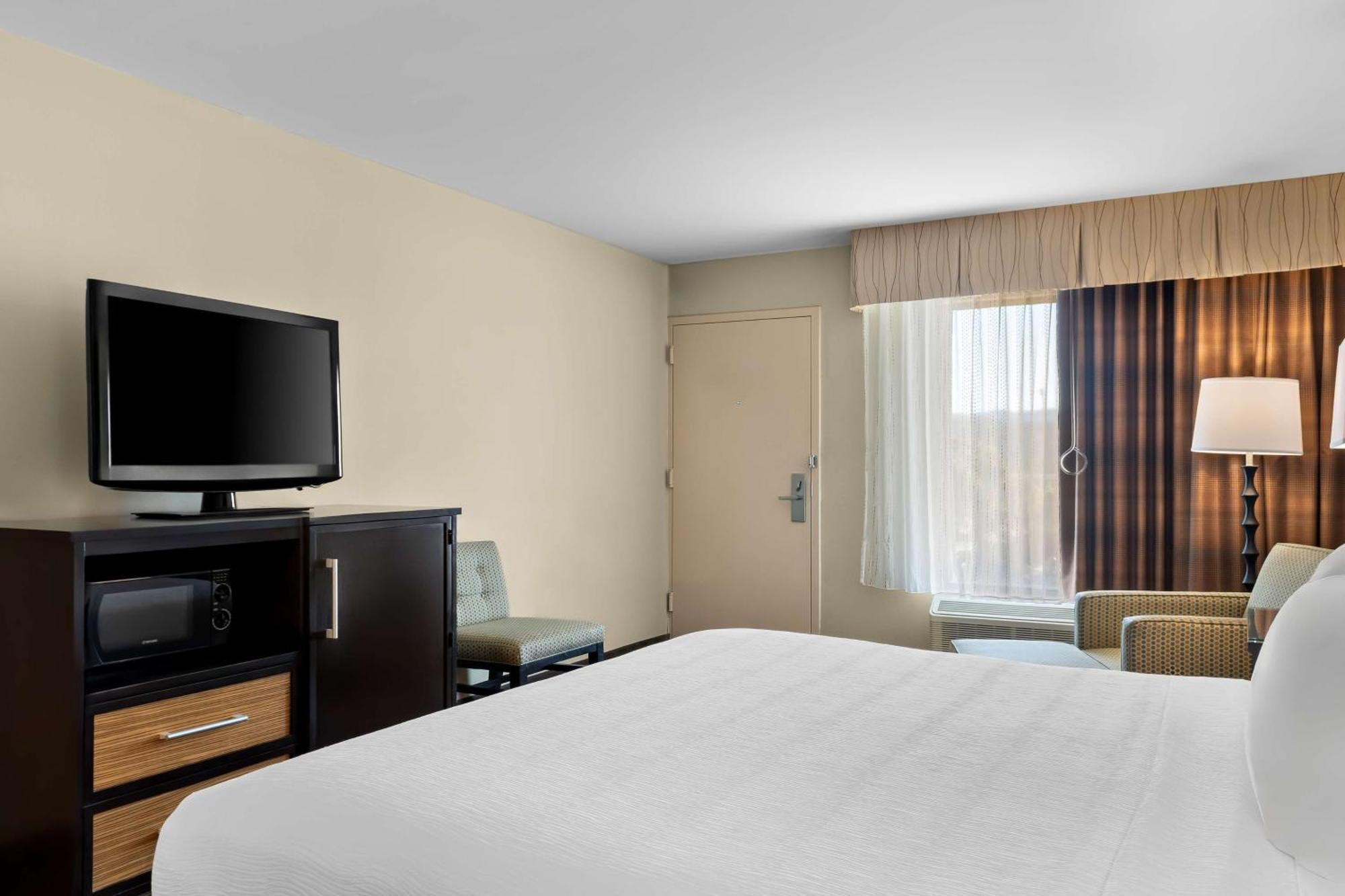 Best Western Newport Inn Bagian luar foto