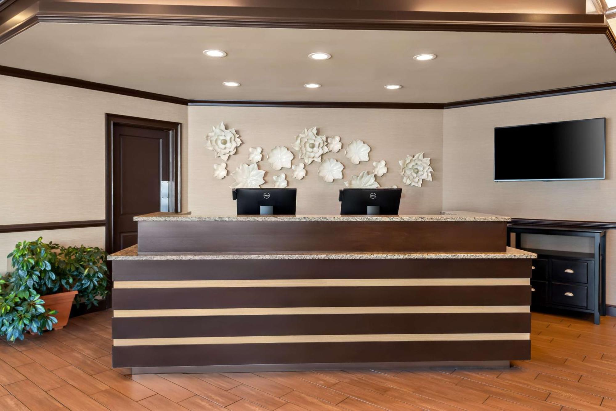 Best Western Newport Inn Bagian luar foto